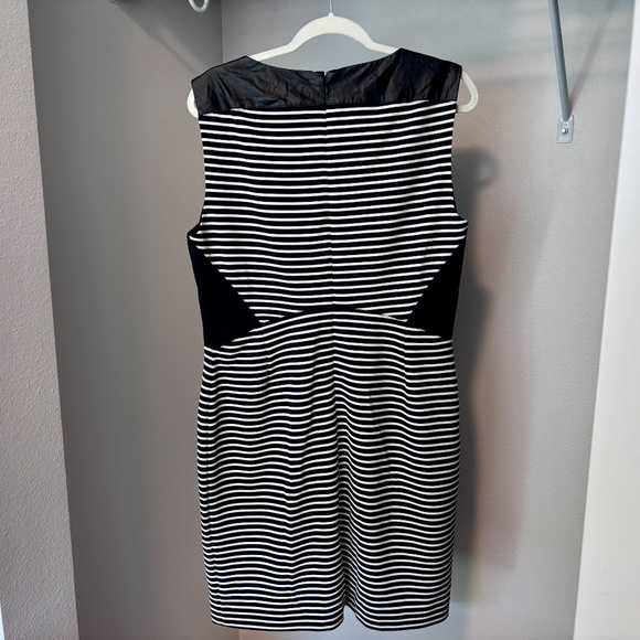 Anne Klein black and white striped sleeveless dress - Picture 4 of 8